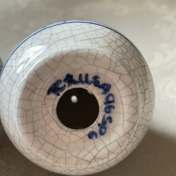 Rare Vintage Dedham Pottery rabbit themed salt and pepper shakers, no corks - Picture 8 of 11